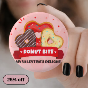 Bóton Redondo 2.54cm Donut Bite My Valentine Day Alfinete de Lapela —Ad