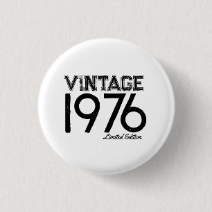 Bóton Redondo 2.54cm Edição Personalizada Ano 1976 Vintage 