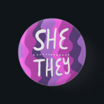 Bóton Redondo 2.54cm ELA/ELES Pronunciam Púrpura Colorida<br><div class="desc">Decorre sua roupa com este botão de arte legal. Faz um presente excelente! Você pode personalizá-lo e adicionar texto também. Procure em meu compro muito mais cores e padrões! Avise-me se quiser algo personalizado também.</div>