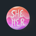 Bóton Redondo 2.54cm Ela/Sua Pronouns Colorful Handletter Laranja Cor-d<br><div class="desc">Decorre sua roupa com este botão de arte legal. Faz um presente excelente! Você pode personalizá-lo e adicionar texto também. Procure em meu compro muito mais cores e padrões! Avise-me se quiser algo personalizado também.</div>