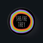 Bóton Redondo 2.54cm ELE/SHE/ELES Contém Círculo Arco-Íris Colorido Pre<br><div class="desc">Decorre sua roupa com este botão de arte legal. Faz um presente excelente! Você pode personalizá-lo e adicionar texto também. Procure em meu compro muito mais cores e padrões! Avise-me se quiser algo personalizado também.</div>