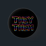 Bóton Redondo 2.54cm ELES/ELES Pronunciam Arco-Íris Colorido Handletter<br><div class="desc">Decorre sua roupa com este botão legal. Faz um presente excelente! Você pode personalizá-lo e adicionar texto também. Procure na minha compra muito mais cores,  padrões e pronomes - e encontre esta design na camisa e adesivos também! Avise-me se quiser algo personalizado também.</div>