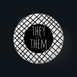 Bóton Redondo 2.54cm ELES/ELES Pronunciam Grelha feita à mão Preto Bran<br><div class="desc">Decorre sua roupa com este botão de arte legal. Faz um presente excelente! Você pode personalizá-lo e adicionar texto também. Procure em meu compro muito mais cores e padrões! Avise-me se quiser algo personalizado também.</div>