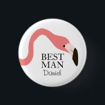 Bóton Redondo 2.54cm Flamingo, Rosa, Whimsy Melhor Homem<br><div class="desc">Um botão branco para o seu Melhor Homem, este design apresenta um flamingo rosa com seu longo e encaracolado sobre seu texto personalizado. Insira o nome do Melhor Homem no lugar do nome de exemplo mostrado no modelo de design. Todo o texto neste botão pode ser personalizado de acordo com...</div>