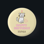 Bóton Redondo 2.54cm Gato Adorável num botão de Chapéu de Aniversário<br><div class="desc">É o Gato Adorável num botão de Chapéu de Aniversário Um gato num chapéu e um bolo são tão fofos. Amarelo quente e rosa estão harmonizados. Foi desenhado como se uma criança fofinha o tivesse desenhado manualmente. É um presente significativo para o seu amado. Dê um presente para seu amado...</div>