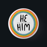 Bóton Redondo 2.54cm HE/HIM Pronuncia Orgulho Colorido do Arco-Íris<br><div class="desc">Decorre sua roupa com este botão de arte legal. Faz um presente excelente! Você pode personalizá-lo,  alterar as cores de fundo e adicionar texto também. Procure em meu compro muito mais cores e padrões! Avise-me se quiser algo personalizado também.</div>