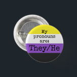 Bóton Redondo 2.54cm Meus pronomes são: Eles/Ele - Sinalizador Não Biná<br><div class="desc">Meus pronomes são: Eles/Ele - Sinalizador Não Binário</div>