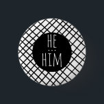 Bóton Redondo 2.54cm Montagens HE/HIM em Grade Feita à Maneira Preta em<br><div class="desc">Decorre sua roupa com este botão de arte legal. Faz um presente excelente! Você pode personalizá-lo e adicionar texto também. Procure em meu compro muito mais cores e padrões! Avise-me se quiser algo personalizado também.</div>