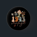 Bóton Redondo 2.54cm Mulheres Vintage, 1943, 80, Aniversário<br><div class="desc">Incríveis Pessoas das Ideias que nasceres em 1943, Retro Vintage Classic Old School 80 Incrível Tee Ideas for Men Women. 80 anos de idade, incrível aniversário de vintage. A sua festa de aniversário será engraçada, incrível, épica e lendária. O belo e tão esperado dia-B do seu filho, menina. Um presente...</div>