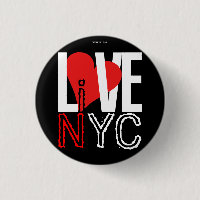 O amor NYC vive no preto vermelho do botão de NYC