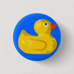 Bóton Redondo 2.54cm Pato Ducky<br><div class="desc">Ilustração gráfica simples de um pato bonito do amarelo dos desenhos animados no pino da água azul. Este pato é imagem disponível em vários presentes e produtos. Personalize e escolha sua própria cor do fundo do pato ou adicione o texto se você precisa.</div>