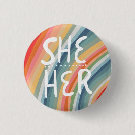 Bóton Redondo 2.54cm Pronounes SHE/HER Colorful Handlettered Rainbow