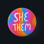 Bóton Redondo 2.54cm SHE/THEM Pronounts Colorful Handlettering Stripes<br><div class="desc">Decorre sua roupa com este botão de arte legal. Faz um presente excelente! Você pode personalizá-lo e adicionar texto também. Procure em meu compro muito mais cores e padrões! Avise-me se quiser algo personalizado também.</div>