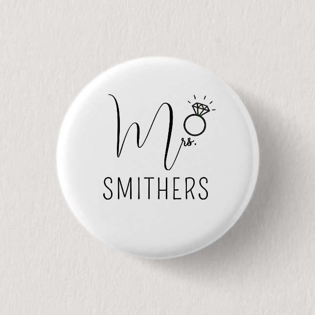 Bóton Redondo 2.54cm Sra Moderna Casamento Recém-Casada Letra Preta Mon (Frente)
