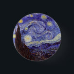 Bóton Redondo 2.54cm Vincent Van Gogh Starry Night Vintage Fine Art<br><div class="desc">Vincent van Gogh Starry Night Fine Art Painting Starry Night Starry Night é uma pintura do artista poste-impressionista holandês Vincent van Gogh. O céu azul à noite está cheio de nuvens, estrelas e uma lua crescente brilhante. A Noite Estrelada é a única noturna na série de visões da janela do...</div>