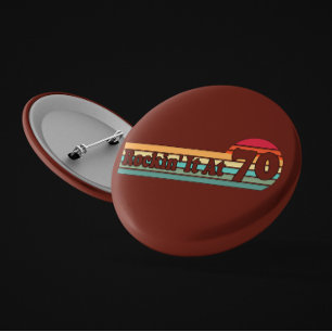 Bóton Redondo 5.08cm 70 e Crachá retroiluminado da vida