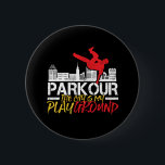 Bóton Redondo 5.08cm A cidade é o meu Parkour de Playground e Freerunni<br><div class="desc">A cidade é a minha área de jogo. Design engraçada e humorística para aqueles que amam Parkour e freerunning. Vintage legal e mercadoria design angustiada para pessoas ao ar livre. Perfeito para aqueles que amam atividades ao ar livre e esportes extremos. presente de Natal e excelente para pai, irmão, filho,...</div>