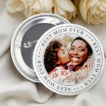 Bóton Redondo 5.08cm A Melhor Mãe Alguma Foto Simples Clássica<br><div class="desc">Este design simples e clássico é composto por tipografia serif e adiciona uma foto personalizada.</div>