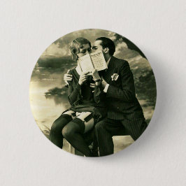 Bóton Redondo 5.08cm Amantes Segredos Sexy Vintage Pin-Up Casal Amor