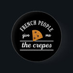 Bóton Redondo 5.08cm As Pessoas Francesas Me Dão Os Peitos De Comida En<br><div class="desc">As Pessoas Francesas Me Dão Os Crepes. Design de trocadilho de comida engraçado e sarcástico para aqueles que amam a sobremesa doce e saborosa. Uma mercadoria divertida e humorística para aqueles que viajam para a França e desfrutam de uma comida deliciosa em Paris. Perfeito para amantes crepes e aqueles que...</div>