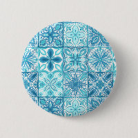 azulejos ornamentados em azul e branco