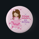 Bóton Redondo 5.08cm Bonita Princesa Festa de aniversário Rosa<br><div class="desc">Este adorável botão de festa de aniversário da princesa rosa apresenta uma jovem morena bonito vestindo um lindo vestido de bola rosa. Personalize este presente de festas de crianças bonitinhas com o nome e a idade do seu filho em roxo encantador entre o padrão cardíaco divertido.</div>