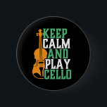Bóton Redondo 5.08cm Calma e Tocar Cello Engraçado Músico Cellista<br><div class="desc">Design de fã de música da orquestra retrorreflectora da Vintage para aqueles tocando instrumento musical de corda em uma banda de música ou sinfonia. Legal mercadoria de amante de música clássica para celista, músico e artista. Perfeito para professor de música cello, fã de orquestra e aqueles que adoram tocar violoncelo...</div>