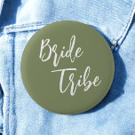 Bóton Redondo 5.08cm Casamento Branco Verde da Noiva Sage<br><div class="desc">Botão Sage Green Bride Tribe. Verifique a coleção de armazenamento abaixo para obter itens correspondentes.</div>