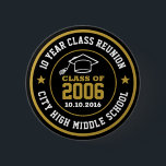 Bóton Redondo 5.08cm Classe De Reunião Do segundo grau De Graduação<br><div class="desc">Dons personalizados de reunião escolar e mercadoria para formandos segundos graus e alunos de faculdade. Todos os textos são editáveis para ajustado da sua ocasião. A cor de fundo e a cor do texto são editáveis usando a ferramenta design. Uma lembrança perfeita para a reunião da escola ou da faculdade....</div>