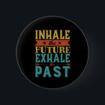 Bóton Redondo 5.08cm Cotação Inspiracional Inalar Futuro Exalado Passad<br><div class="desc">Citação de motivação inspiradora para manter você inspirado e motivar outros ao seu redor. Belo ditado sobre deixar passar as falhas passadas e as más experiências para abraçar o futuro e todas as possibilidades. Respiração. Inalar o futuro. Exalar o passado. A cor de fundo pode ser personalizada para a cor...</div>