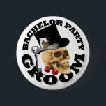 Bóton Redondo 5.08cm Despedida de solteiro de jogo gótico dos noivos<br><div class="desc">Design de jogo gótico do despedida de solteiro do crânio do steampunk do victorian do vintage para o noivo perfeito para partidos sofisticados e alternativos do solteiro e de veado do casamento. Visite a LOJA de LEATHER_AND_LACE para produtos de harmonização e mais ideias do casamento, do solteiro e do presente...</div>