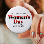 Bóton Redondo 5.08cm Dia Internacional da Mulher | 8 de março Botão<br><div class="desc">8 de março é o botão do Dia Internacional da Mulher. Botão de texto da safra vermelha e preta para celebrar a igualdade das mulheres.</div>