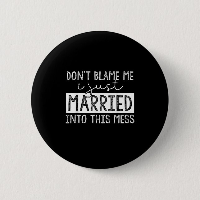 Bóton Redondo 5.08cm Don't Blame Me I Just Married Into This Mess Funny (Frente)