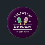 Bóton Redondo 5.08cm Engraçado Sorvete Diet Cote no Verão Quente<br><div class="desc">Uma Dieta De Equilíbrio É Um Sorvete Em Cada Mão. Design de trocadilho de comida engraçado e sarcástico para quem ama sorvete ou picolé em diferentes sabores. O verão divertido cita mercadorias para aqueles que gostam do tempo quente e não se importam com sua dieta. Perfeito para vestir quando se...</div>