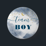 Bóton Redondo 5.08cm Equipe Menino Gênero Revela Nuvens de Aquarela Bri<br><div class="desc">Mostre seu palpite com este belo alfinete do Team Boy! Este design apresenta uma adorável design de nuvem de aquarela em azul marinho com estrelas douradas.</div>