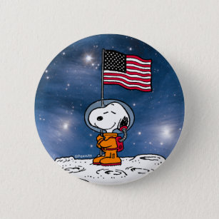 Bóton Redondo 5.08cm ESPAÇO   Snoopy Com Astronauta De Bandeira