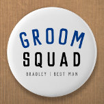 Bóton Redondo 5.08cm Esquadrão do Groom | Na moda Solteiro Padrinho de<br><div class="desc">Botão de arte bonito, simples, na moda "Groom Squad" cita a figura com a tipografia moderna e minimalista em preto e marinho azul, em estilo legal. O slogan, o nome e o papel podem ser facilmente personalizados com os nomes do seu esquadrão de noivos, por exemplo, noivo, melhor homem, padrinho...</div>