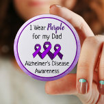 Bóton Redondo 5.08cm Eu Visto Roxo pela Doença de Alzheimer do meu Pai<br><div class="desc">Novembro é o botão de fita de reconhecimento roxo da Consciência da Doença de Alzheimer. Eu visto roxo pelo meu botão de pai.</div>