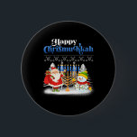 Bóton Redondo 5.08cm Feliz Chrismukkah Natal Judeu Hanukkah<br><div class="desc">Papais noeis De Natal Meninos Jovens Jovens Homens. Engraçada fantasia de teatro humor para aqueles que acreditam em Papai Noel,  adoram Deer,  Reindeer,  Elf,  Elves,  cantando canções,  decorações de festas,  árvore,  chapéu,  meias Este Natal com Gráfico é presente de Natal excelente</div>