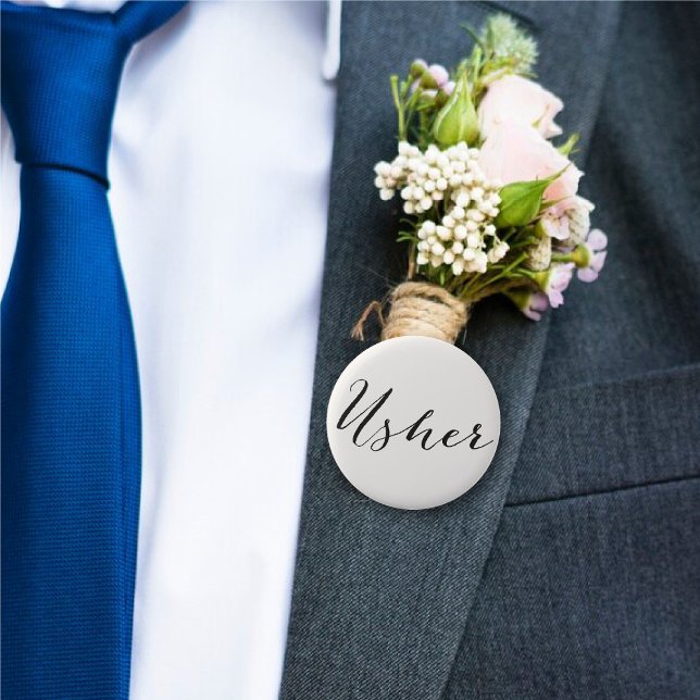 Bóton Redondo 5.08cm Festa de Brida de Casamento Chic do Script de Cali ('Usher' Classic Script Calligraphy Wedding Rehearsal Pin Button @ fatfatin_blue_knot)