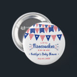 Bóton Redondo 5.08cm Firecracker A Caminho! chá de fraldas De 4 De Julh<br><div class="desc">Estes botões são perfeitos para quem tiver um chá de fraldas este ano. Este design é fácil de personalizar com a sua redação de eventos especiais e seus convidados ficarão entusiasmados quando eles virem esses botões fabulosos de festas. Itens correspondentes podem ser encontrados na coleção.</div>