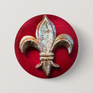 Bóton Redondo 5.08cm Flor de lis Dourado no vermelho