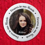Bóton Redondo 5.08cm Funeral Forever no Memorial Fotográfico do nosso C<br><div class="desc">Honre o seu amado com um botão personalizado de funeral do memorial fotográfico. Este exclusivo botão funerário memorial é o presente perfeito para você, família ou amigos para prestar tributo ao seu amado. Esperamos que seu memorial para sempre em nosso botão de coração traga paz, alegria e memórias felizes. Cite...</div>