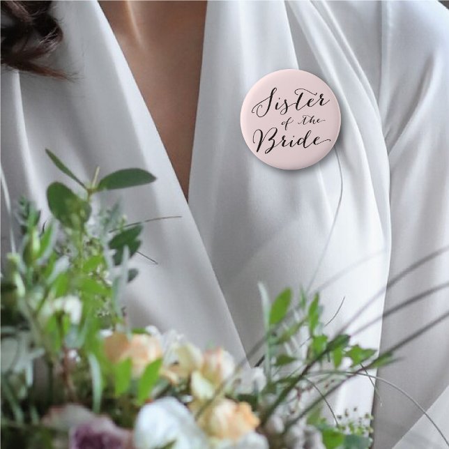 Bóton Redondo 5.08cm Irmã do Partido Bridal do Casamento Chic (SISTER OF THE BRIDE Classic Script Chic Wedding Bridal Party Pinback Button @ fatfatin_blue_knot)