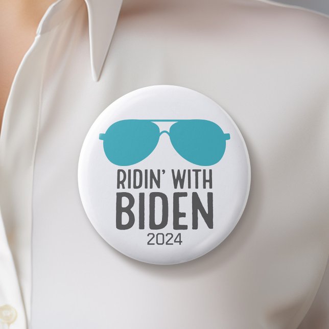 Bóton Redondo 5.08cm Joe Biden 2024 - Ridin' com Biden (Biden Harris 2024 Button - Great Campaign and Rally button for the Next Election)