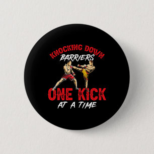 Bóton Redondo 5.08cm Kickboxing Kickboxer Derrubando Barreiras Um Chute