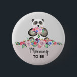 Bóton Redondo 5.08cm Mamãe De Urso Panda Bonita Para Ser Chá de fraldas<br><div class="desc">Este botão de giro e chá de fraldas feminino apresenta um belo urso panda de aquarela com flores. Este design floral fofo também apresenta um lugar para você adicionar os títulos de seu convidado, exemplos de "mamãe a ser", "pai a ser", "avó a ser". A perfeita adição caprichosa ao seu...</div>