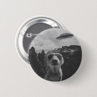 Bóton Redondo 5.08cm Meerkat Selfie In A Mountain Landscape Surrealist