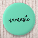 Bóton Redondo 5.08cm Namaste | Neo Mint Green Yoga Espiritual<br><div class="desc">Simples, na moda, "namaste" cita design de arte na moderna tipografia de escrita manuscrita minimalista num fundo verde da casa da moeda. O slogan pode ser facilmente personalizado com suas próprias palavras para um presente perfeito para um coelhinho de yoga ou amante de pilates! Namasté significa literalmente "cumprimentos a você"....</div>