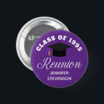 Bóton Redondo 5.08cm Nome de etiqueta Personalizado de Reunião de Segun<br><div class="desc">Um botão de nome de etiqueta de festa de reunião de classe personalizada em roxo e branco para um segundo grau,  faculdade ou universidade. Personalize com seu nome de escola e sua classe de graduação sob a elegante caligrafia para botões de celebração de alunos personalizados para excelente.</div>